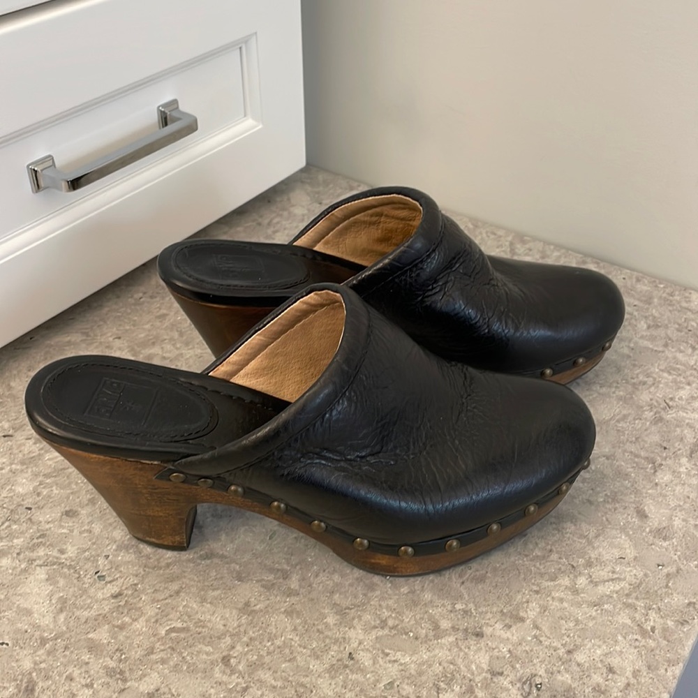 Frye clogs